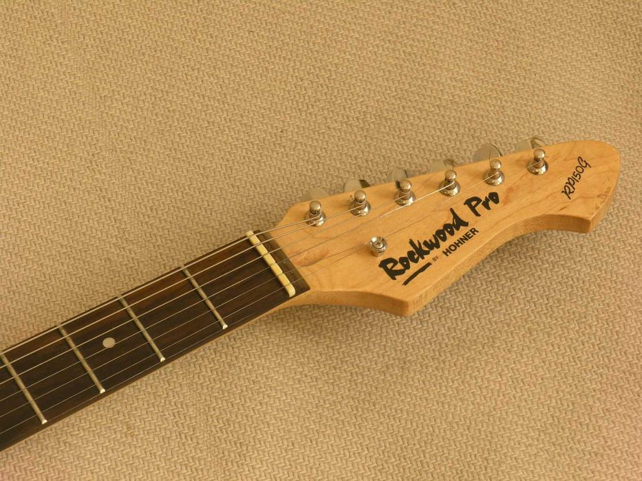 Китара с мек калъф , много добро състояние