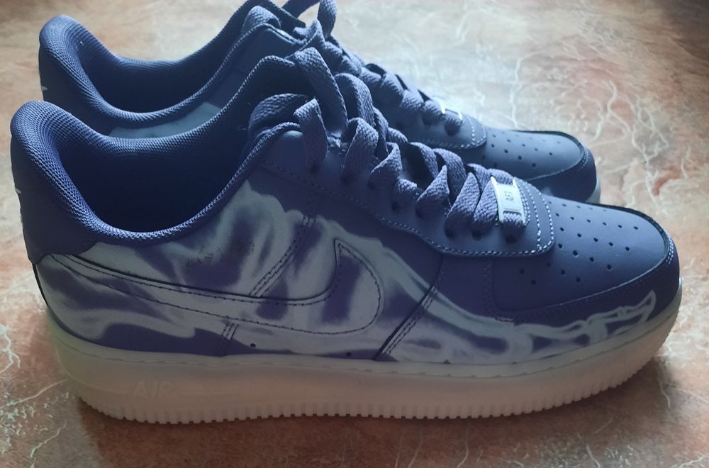 Продам кроссовки