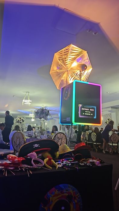 Cabină Foto/Photobooth + Foto,Video Evenimente Private & Petreceri | B