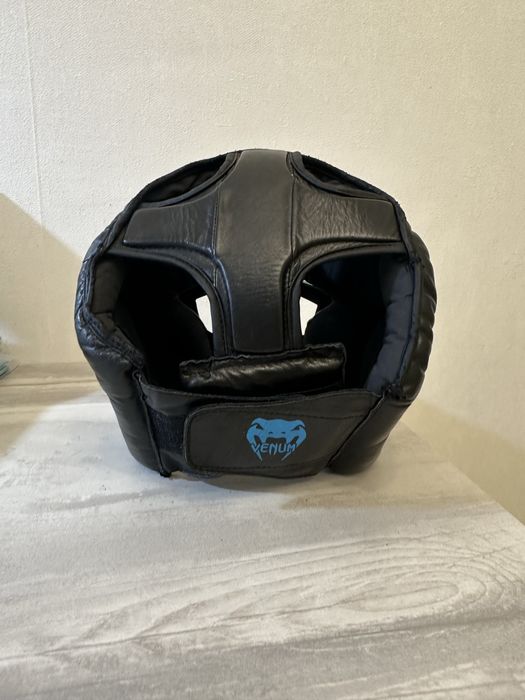 Шлем для карате черного цвета
