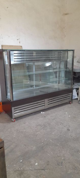 Витрина холодильник