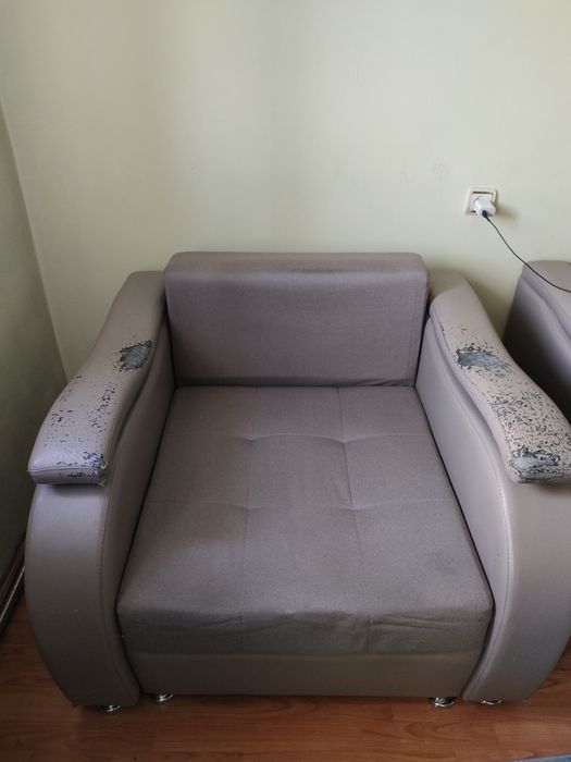 ПРОДАЕМ диван+ кресло