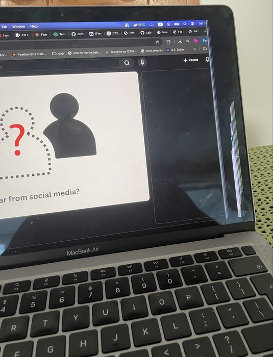 Macbook m1 16gb 256ssd счупен екран