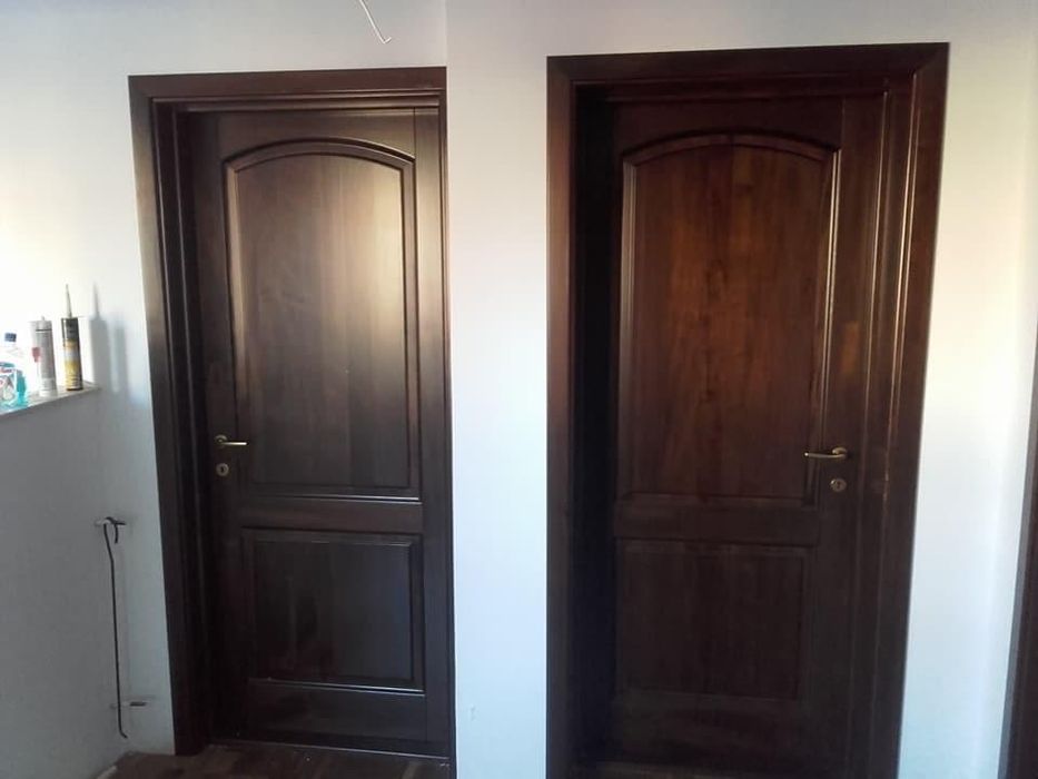 Usi de lemn masiv interior