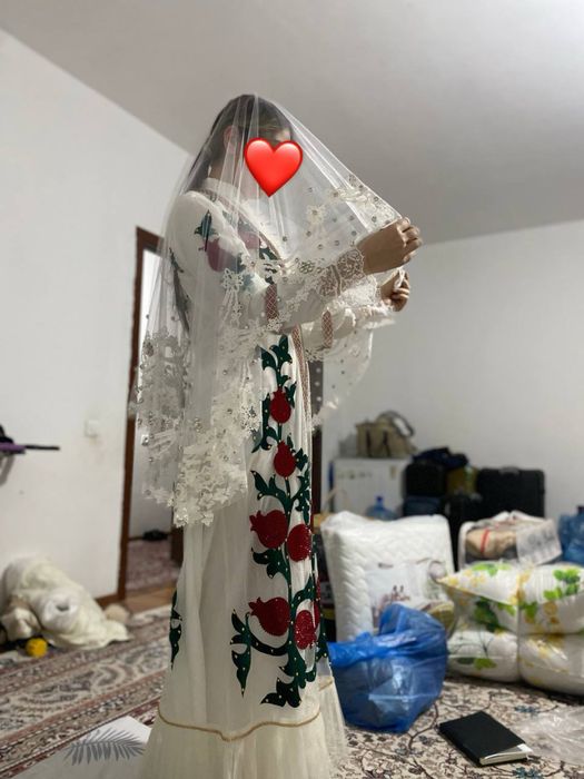 Ansanbil, sari, tillaqoshlar