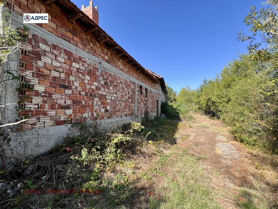 Къща в Ловеч, област-с.Къкрина площ 170 цена 17895