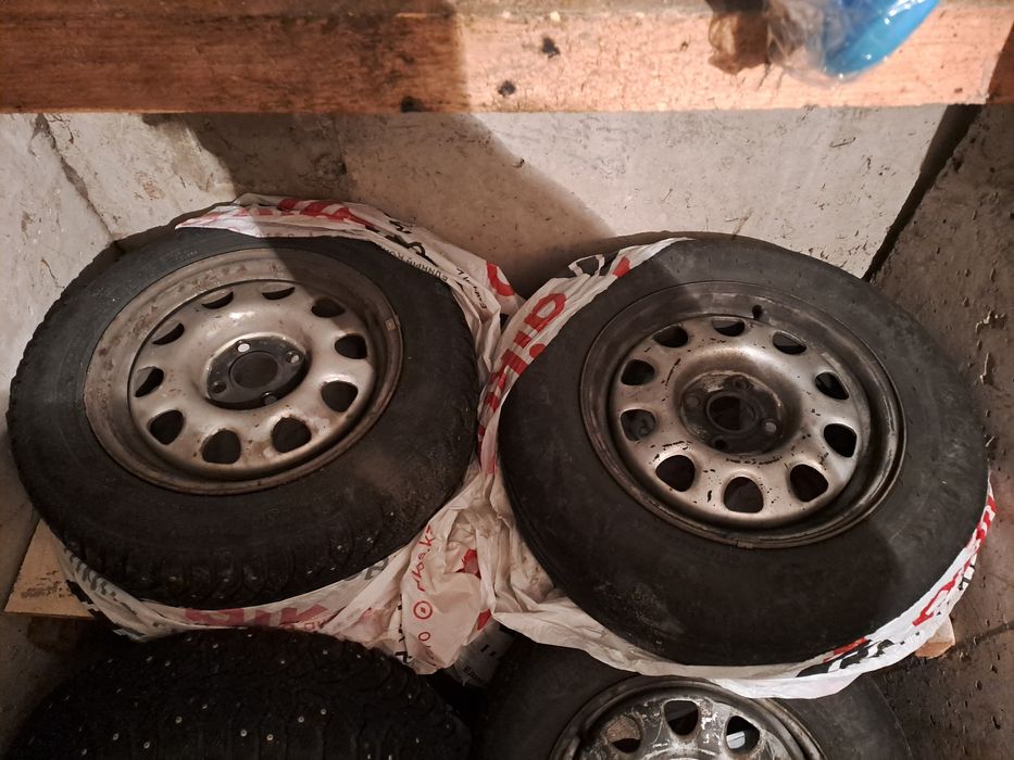 Продам 4 диска с резиной на 14