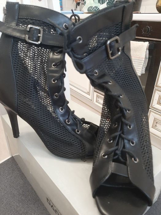 Продам женскую обувь