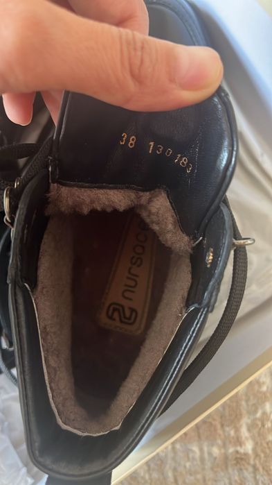 Продам зимние ботинки