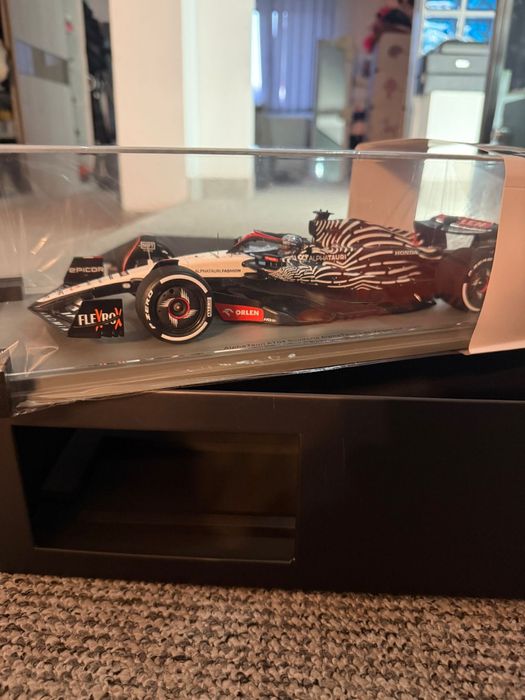 Macheta Spark 1:18 Alpha Tauri