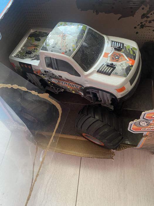 Нова играчка джип