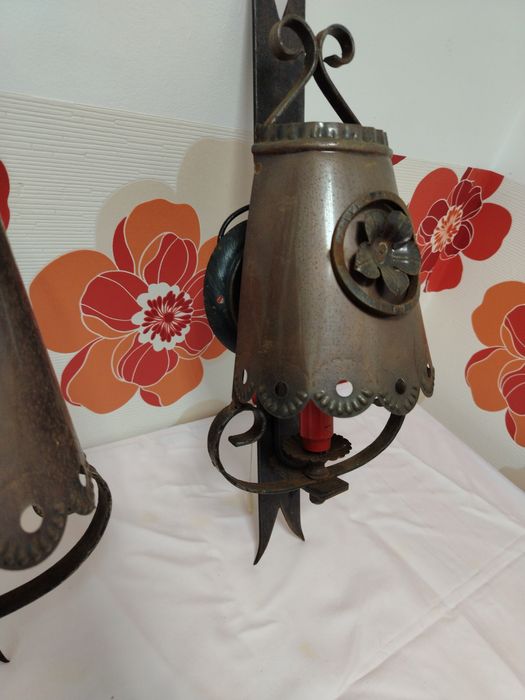 Битови лампи за стена