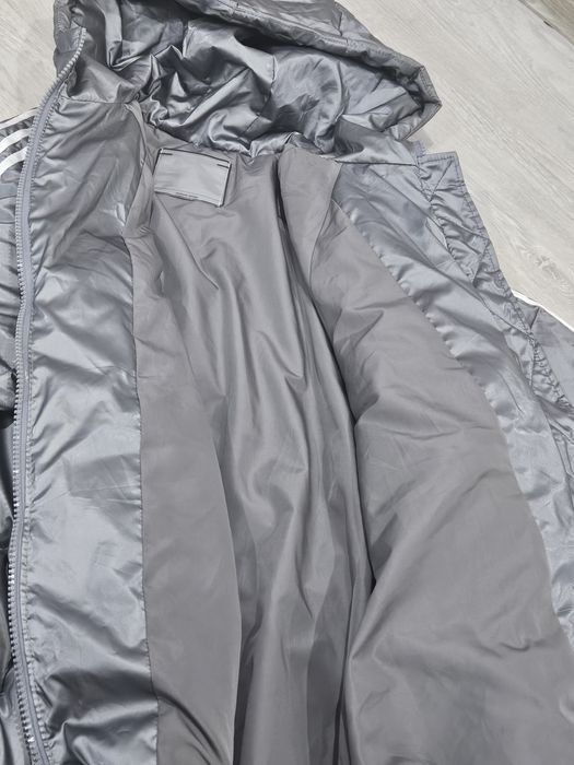 Продам куртку для девочки