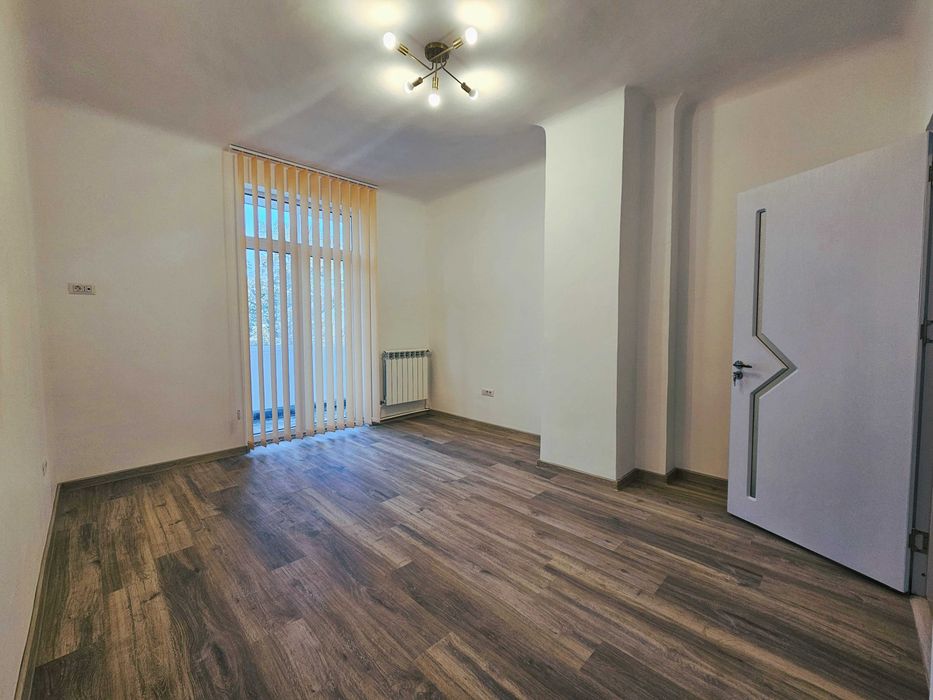 Închiriez apartament ultracentral, 3 camere, renovat / 84 mp