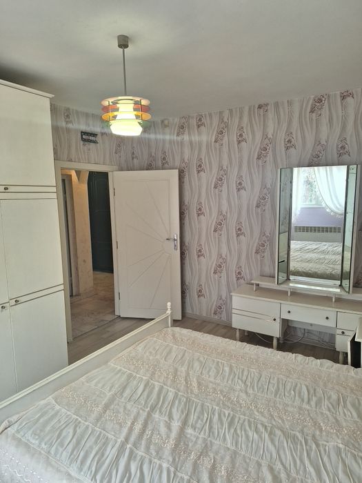 Тристаен апартамент под наем