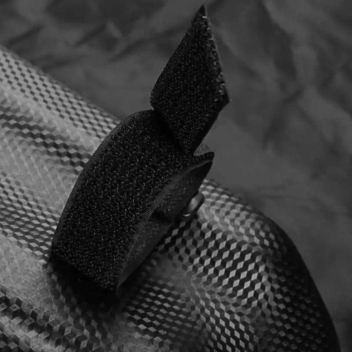 Универсална чанта за електрически скутер CARBON, 4L, Черна / Сребриста