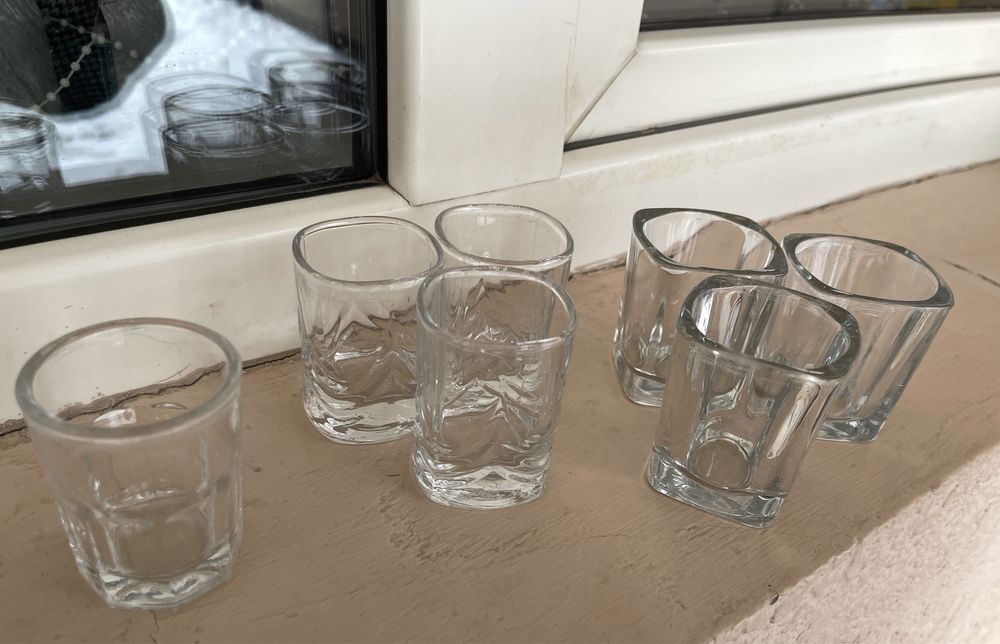 Рюмки, стаканчики маленькие стопки