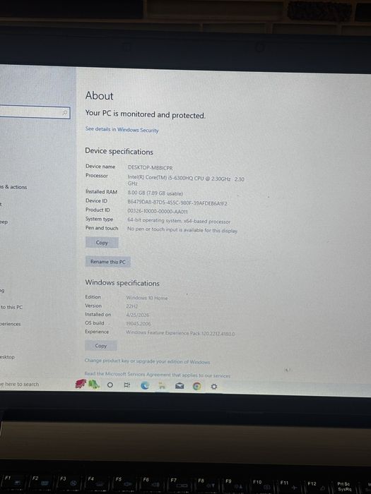 Laptop 17,3 ideal filme• i5-6300HQ • Taste luminate• Baterie cu 9% uzura ( 3-4 ore)