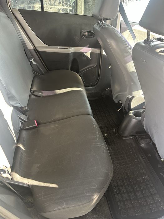 Toyota  yaris.