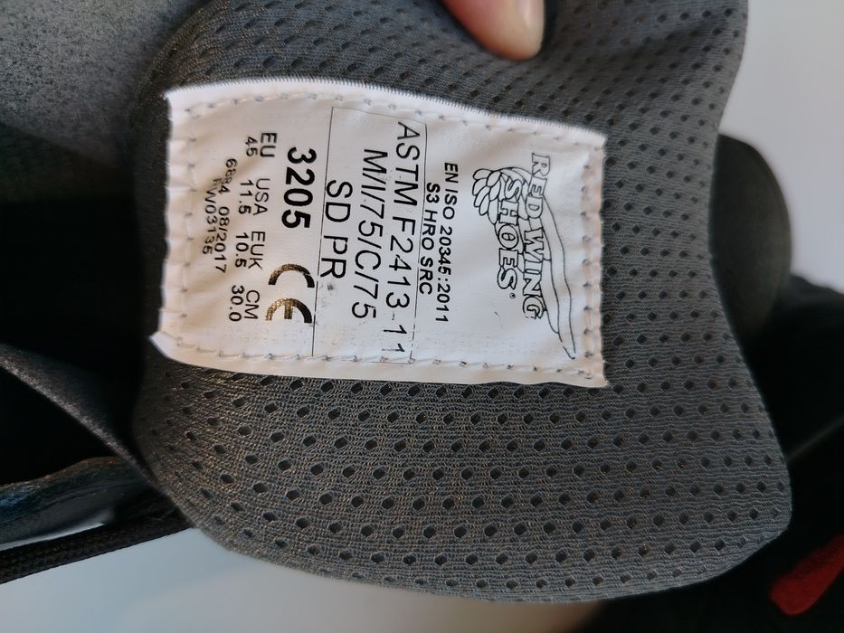 Продам сефти ботинки.