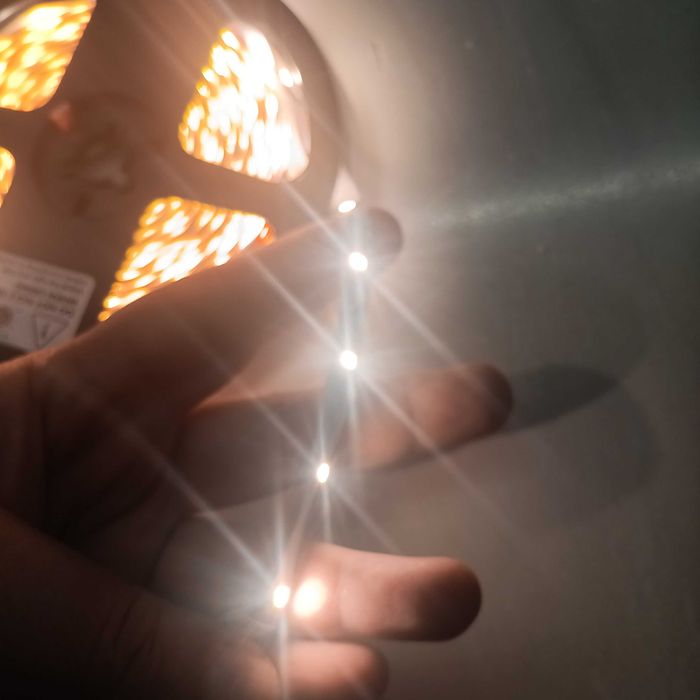 НОВА! LED светлинна лента 10 м – топло бяла, димируема, IP20