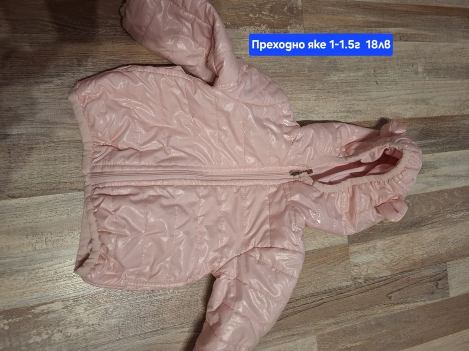 Продавам дрехи и обувки за момиче