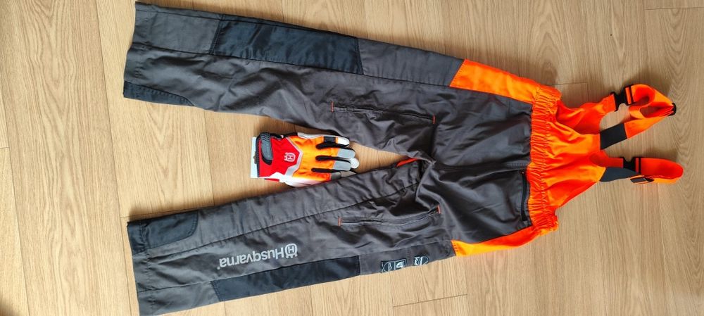 Pantaloni și mănuși protecție Husqvarna