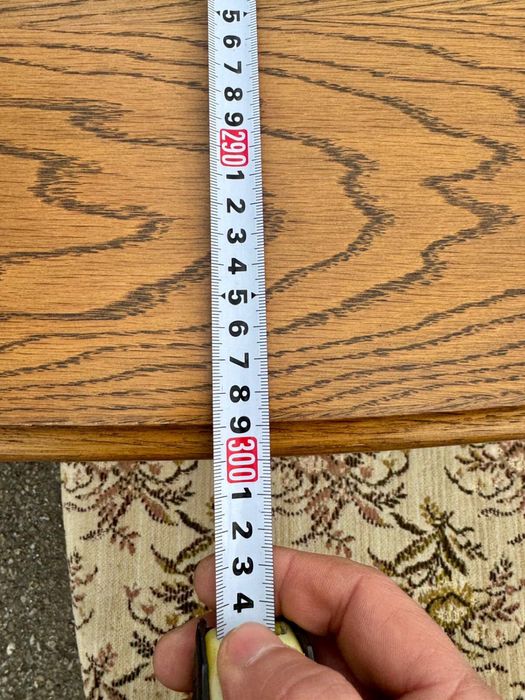 Masa extensibila cu 12 scaune.