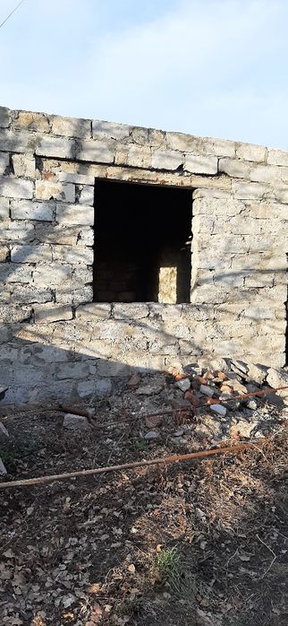 Продам недостроеный дом  в городе