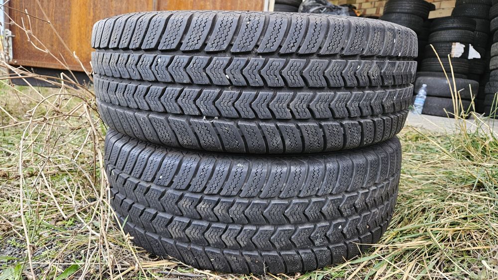 2бр гуми 215 65 16С семперит