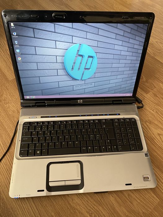 Laptop HP display mare 17,3 inch funcțional vine cu incarcator.Trimit prin curier.