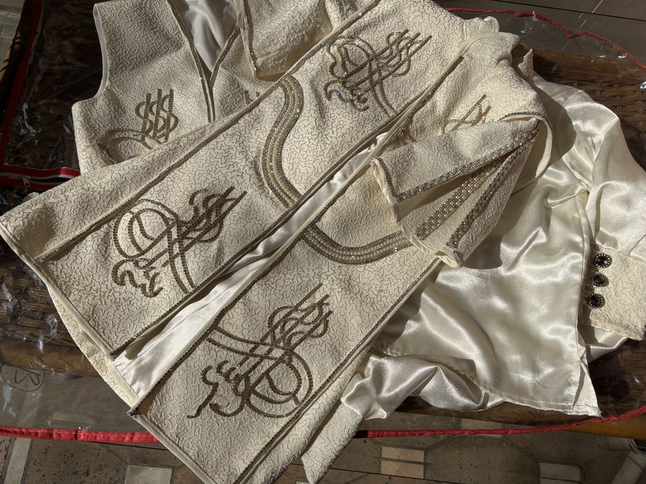 Шохона ўғил болалар кийими