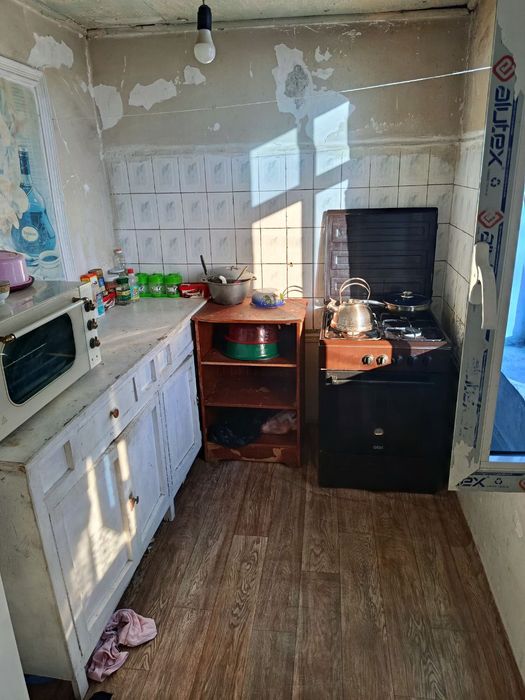 Denovda 1 xonali uy sotiladi