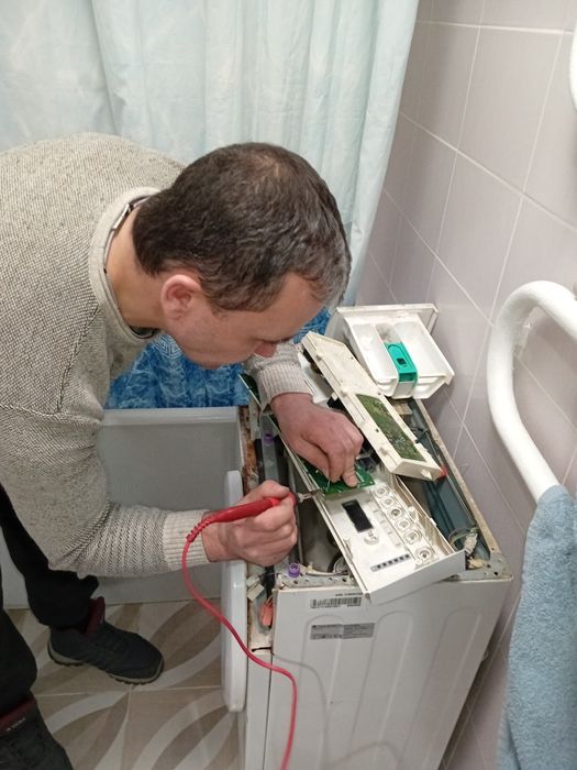 Мастер по стиральным машинам.
