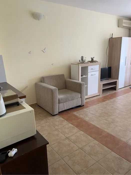 Дава се под наем Двустаен апартамент в Поморие - 60 кв.м за 306 € - Снимка #2