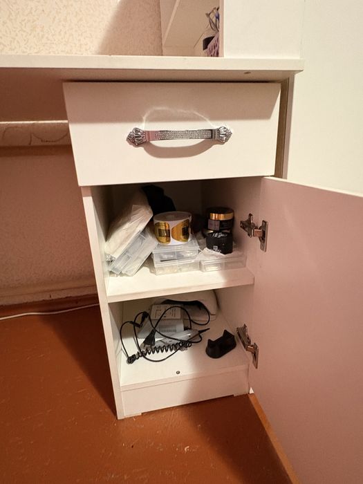 Маникююрный стол