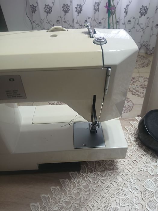 Vând mașină de cusut în stare foarte bună  preț 300 de lei