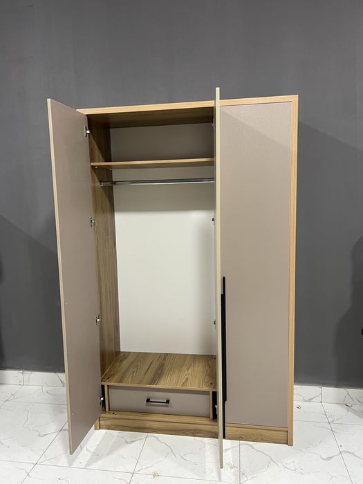 Shkaf 100% MDF razmer boʻyi 2.10 eni 1.30 ichi 50