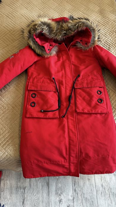 Парка зимняя красная