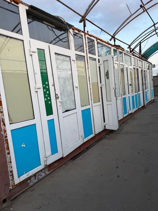 Продам пластиковые витражи с дверями