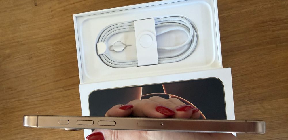 Iphone 16 Pro Max - 256 GB  - Без Бартер