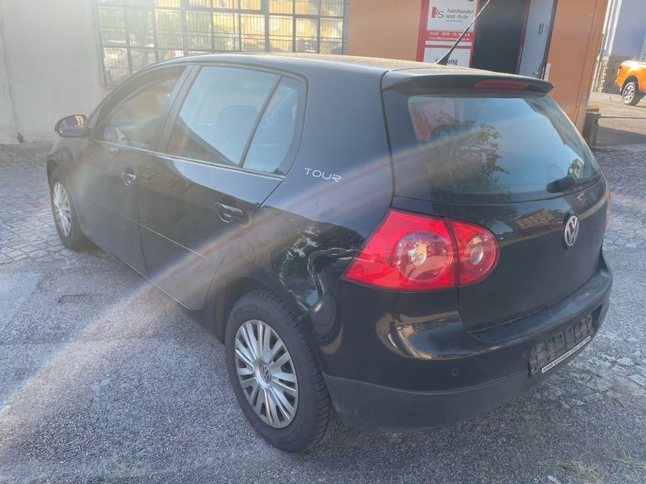 Продавам golf  V