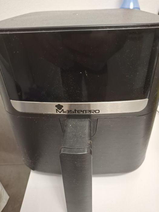 Vând airfryer Masterpro.
