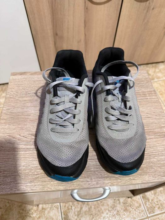 Маратонки Nike Air Max Invigor