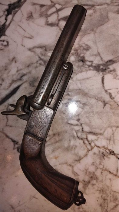 3 броя стари пистолети