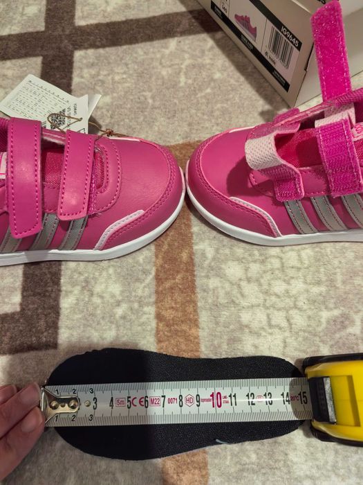 Маратонки Adidas за момиче номер 24