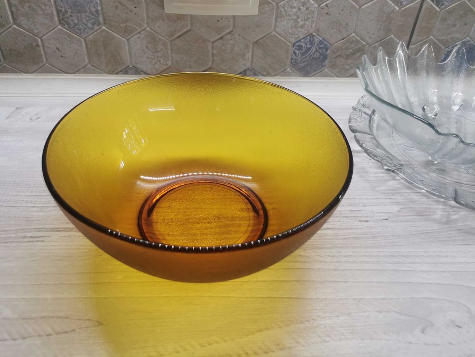 Стъклени купи и плата