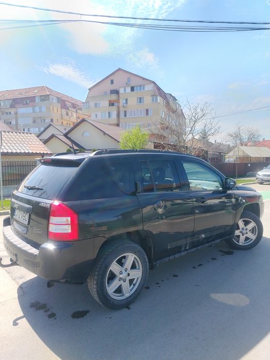 Vând Jeep Compass