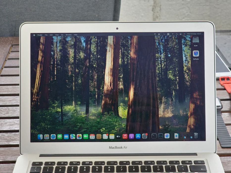 Macbook Air 2011 - i5 1,7 ghz - 4gb ram - SSD 256 gb