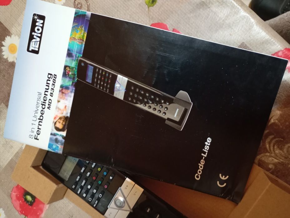 Telecomandă programabilă 8 în 1 Tevion MD83388